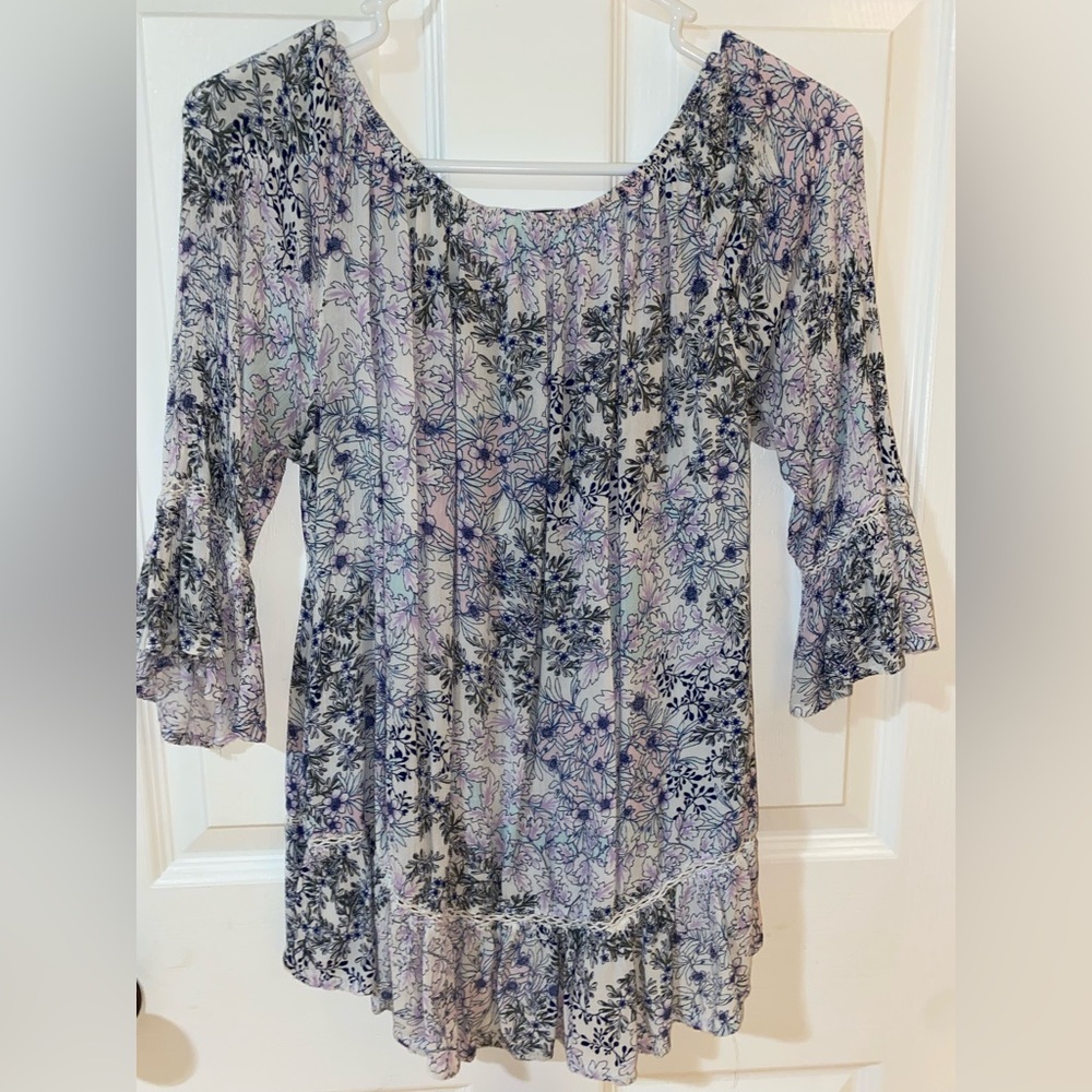 Flowy Flower Top - Picture 3 of 3